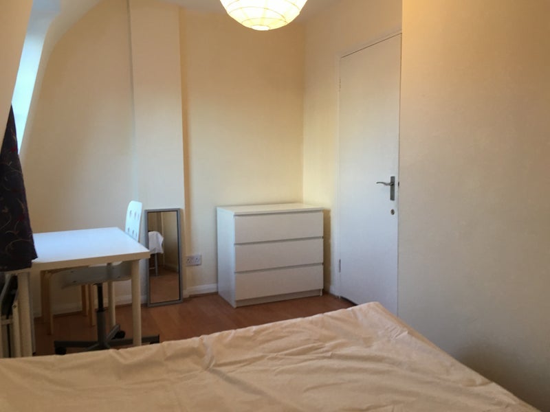 Flat Bell Lane in Greater London