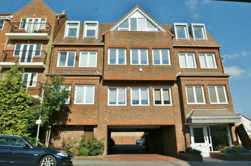 Flat Station Road in Gerrards Cross