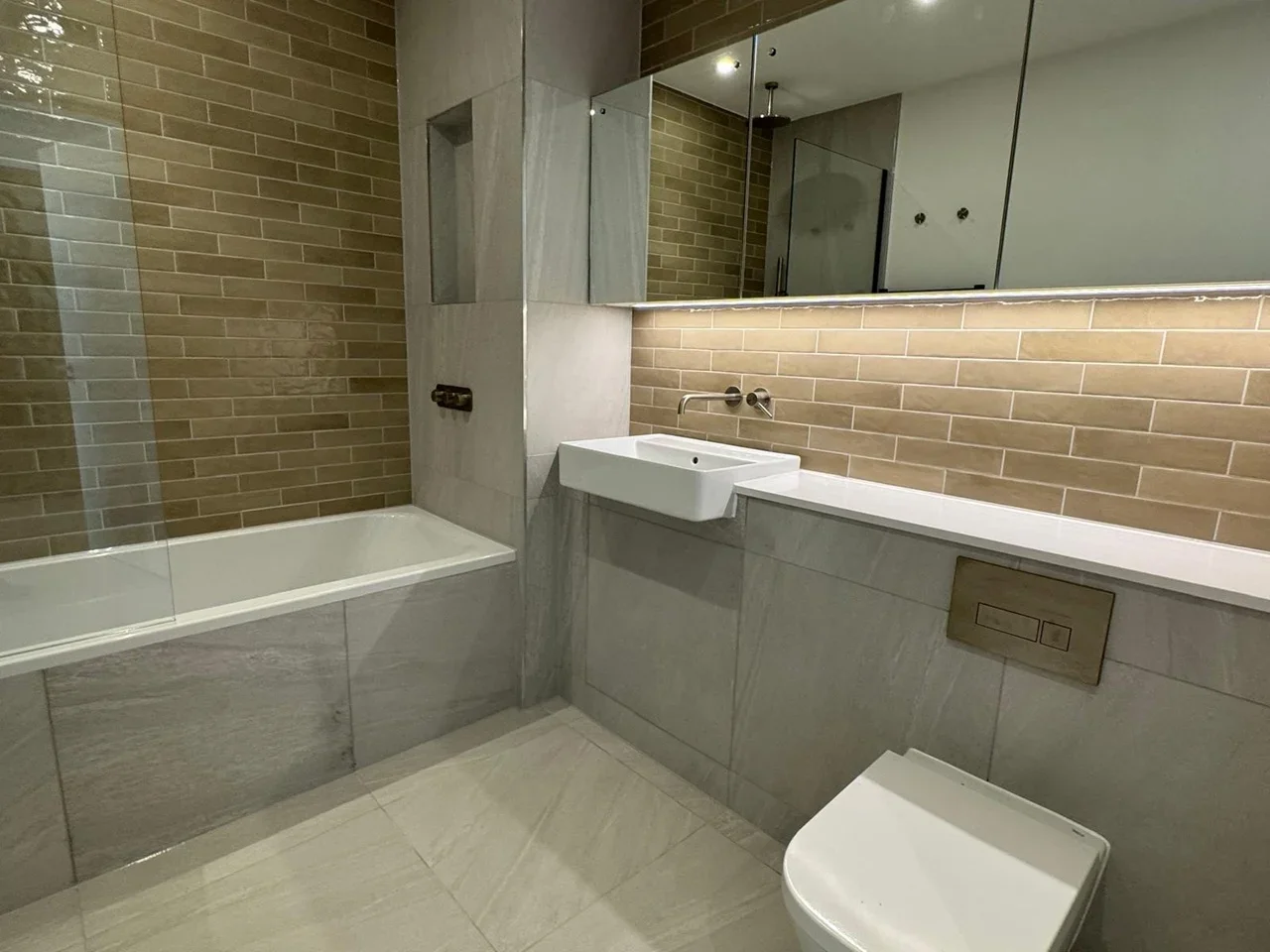 Flat Abbeydale Road in Greater London