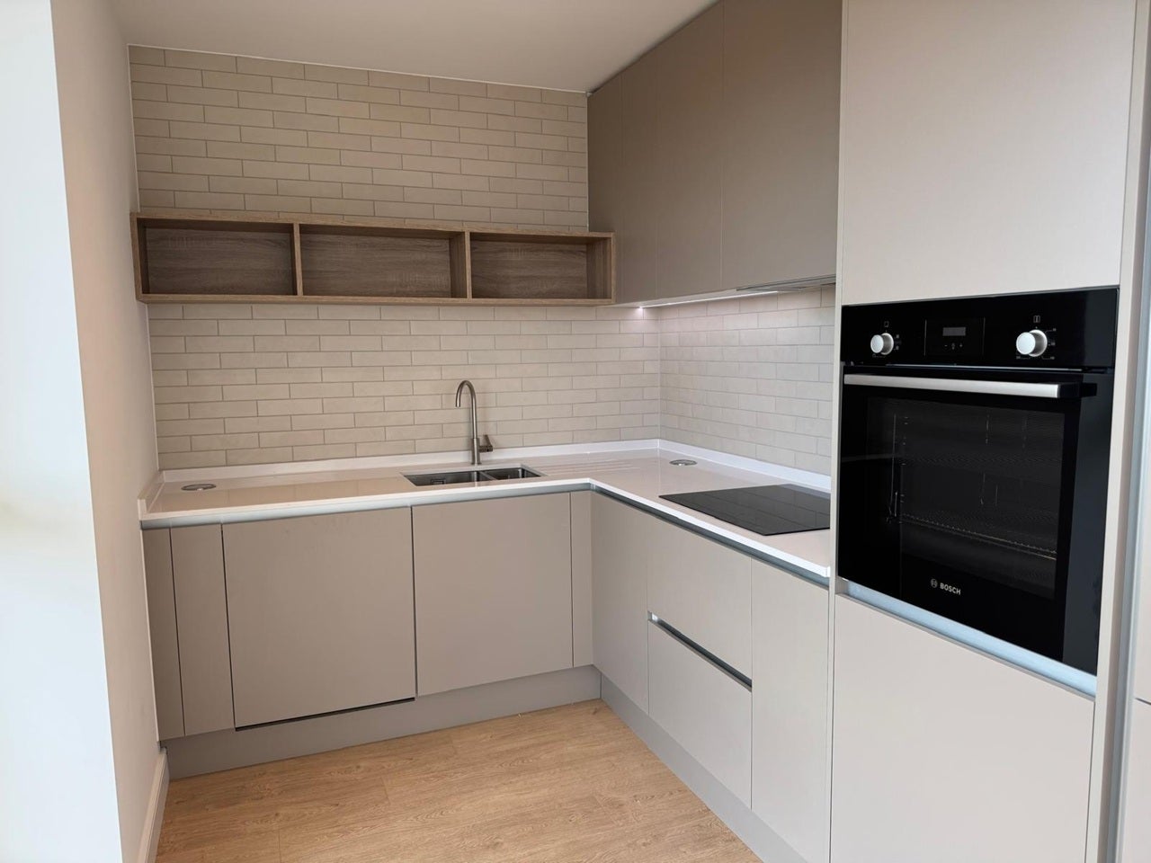 Flat Abbeydale Road in Greater London