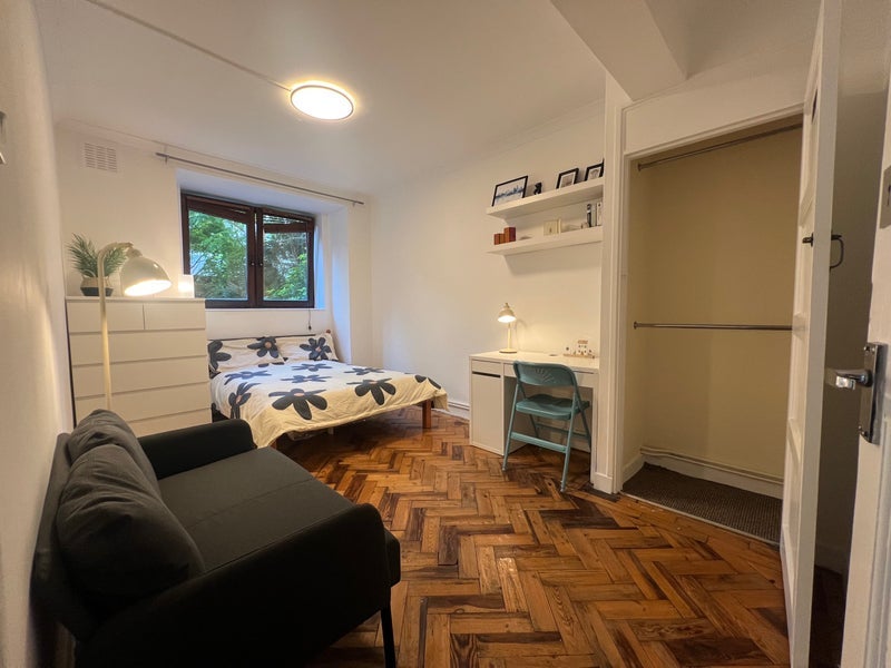 Room Town Hall Approach in Greater London