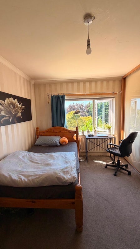 Room Hesketh Crescent in Birmingham