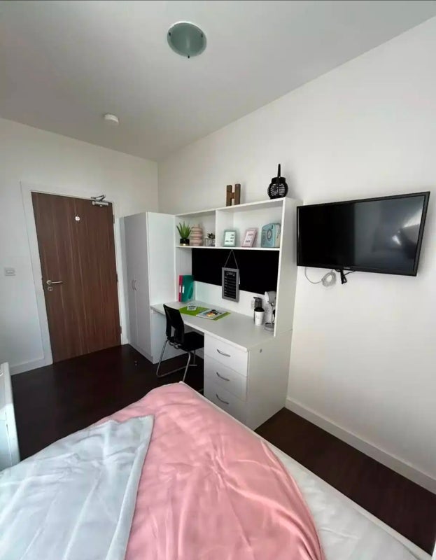 Room Fox Street in Liverpool