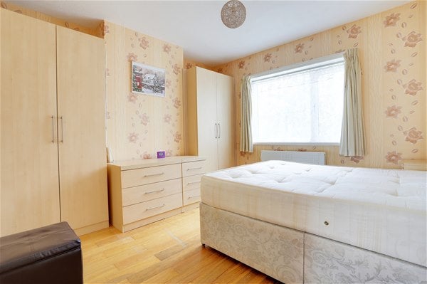 Flat Wilton Road in Greater London