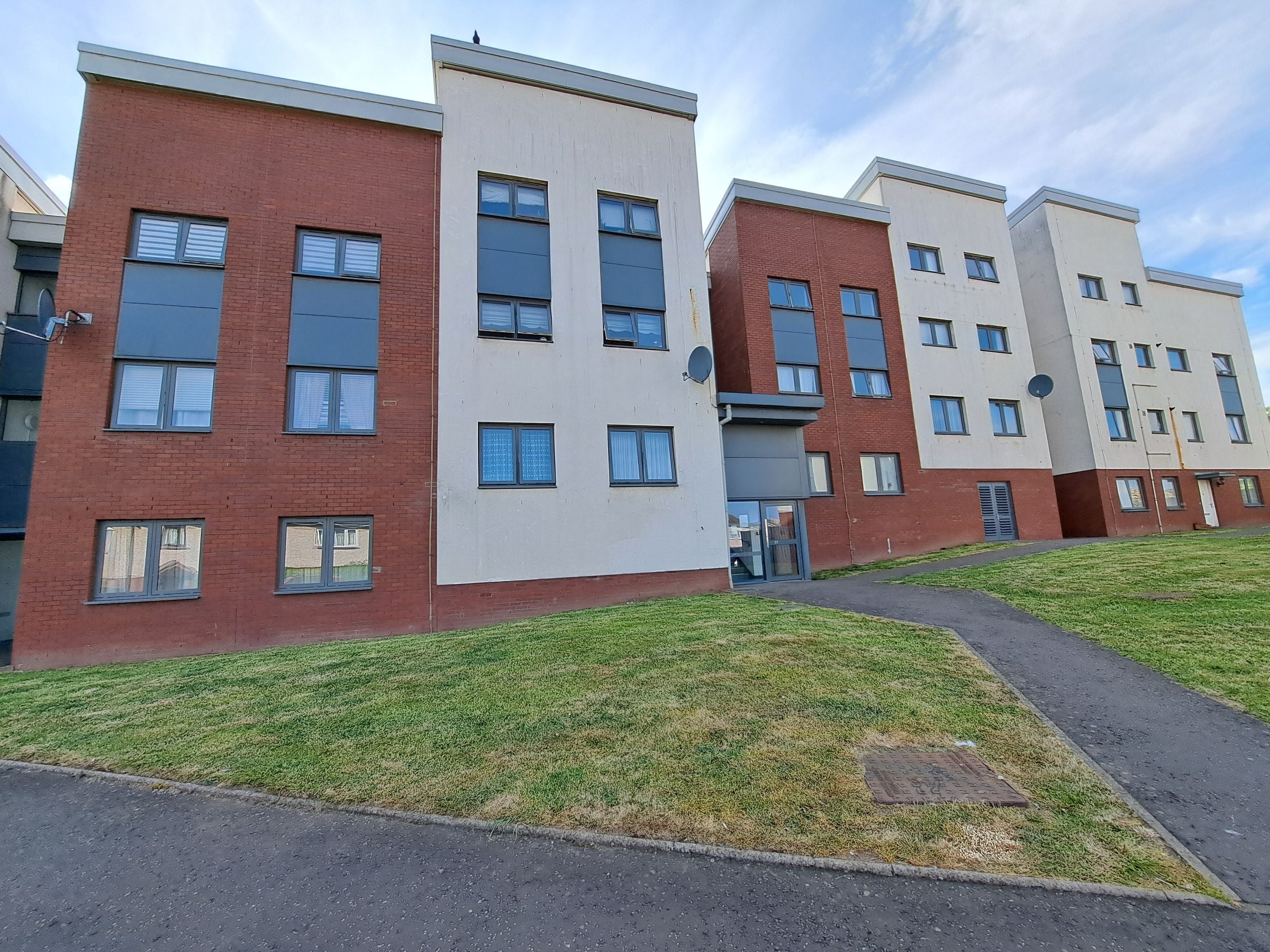 Flat Burdiehouse Terrace in City of Edinburgh