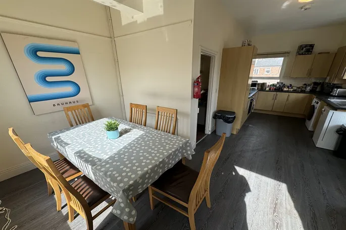 Room High Road in Nottingham