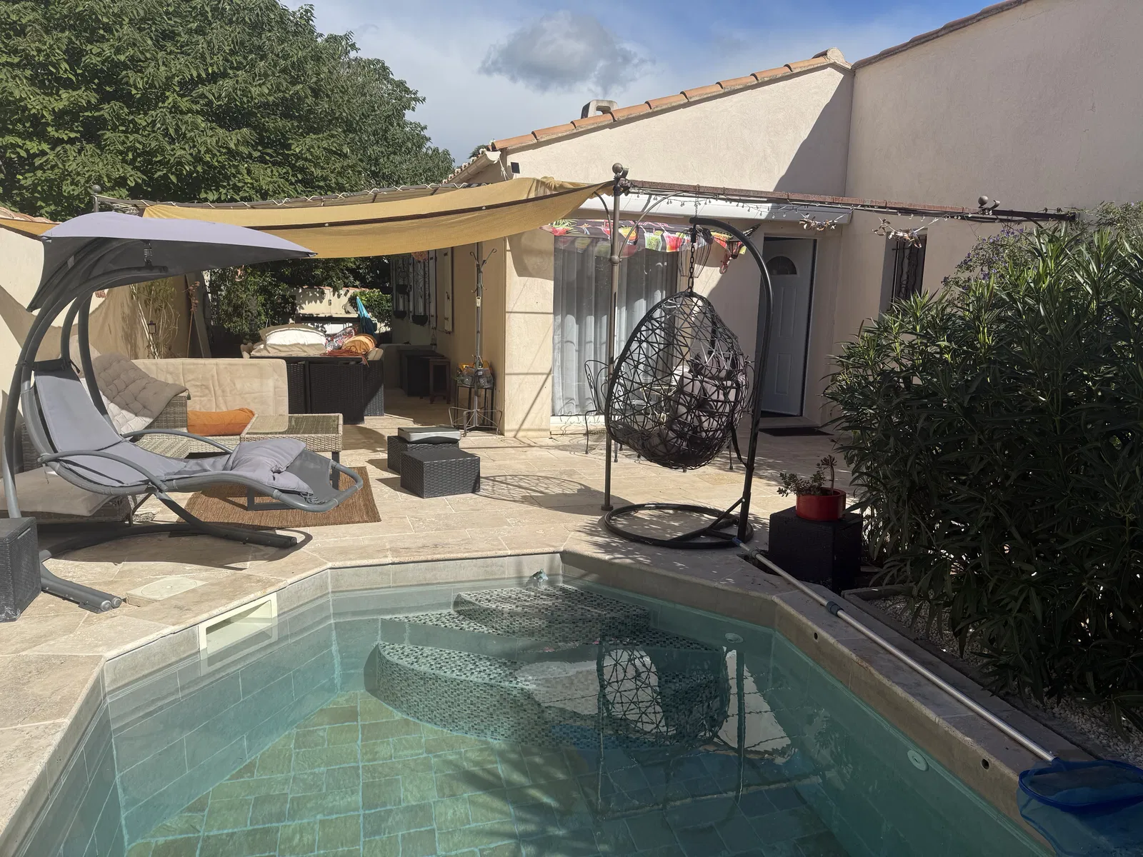 Room Avenue Henri Barbusse in Saint-Chamas