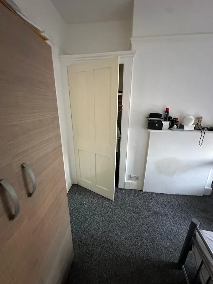 Room Shrubland Road in Greater London