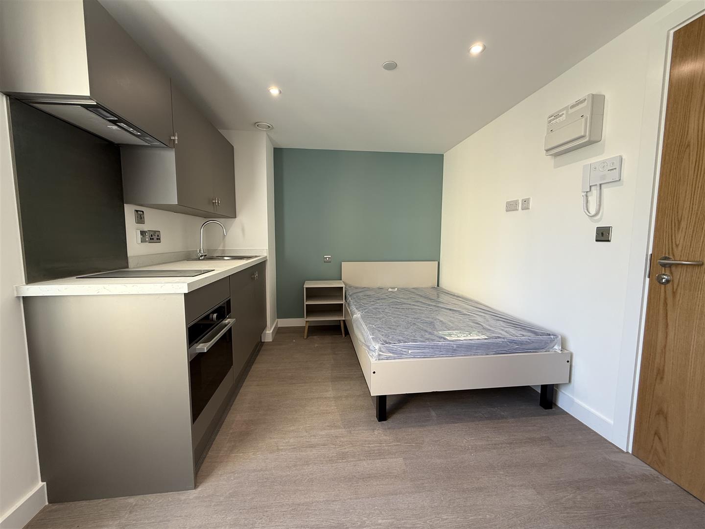 Flat Kempthorne Lane in Bath