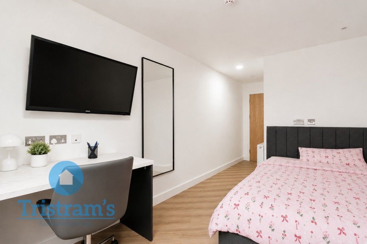 Room Johnson Road in Nottingham