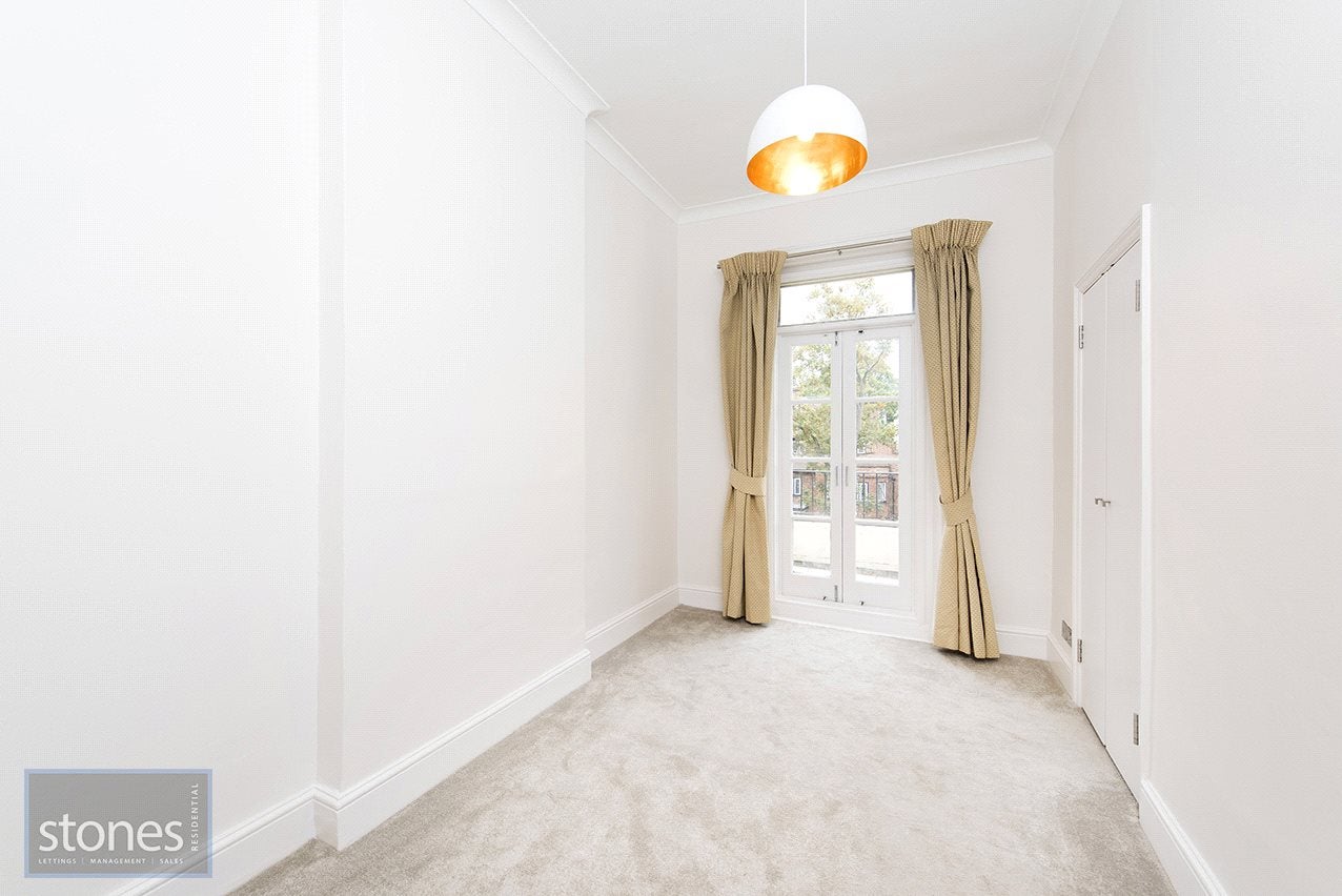 Flat Belsize Square in Greater London