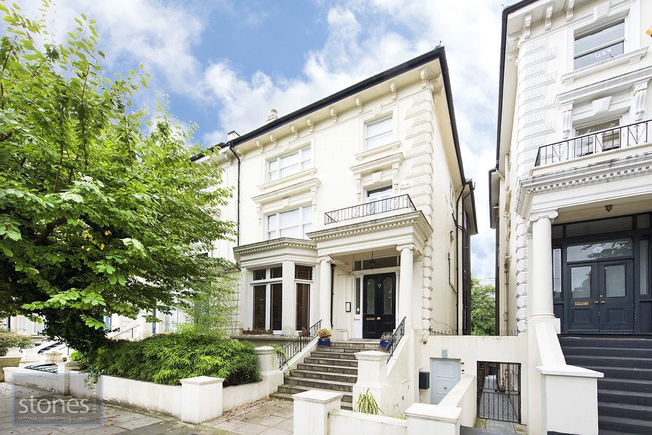 Flat Belsize Square in Greater London