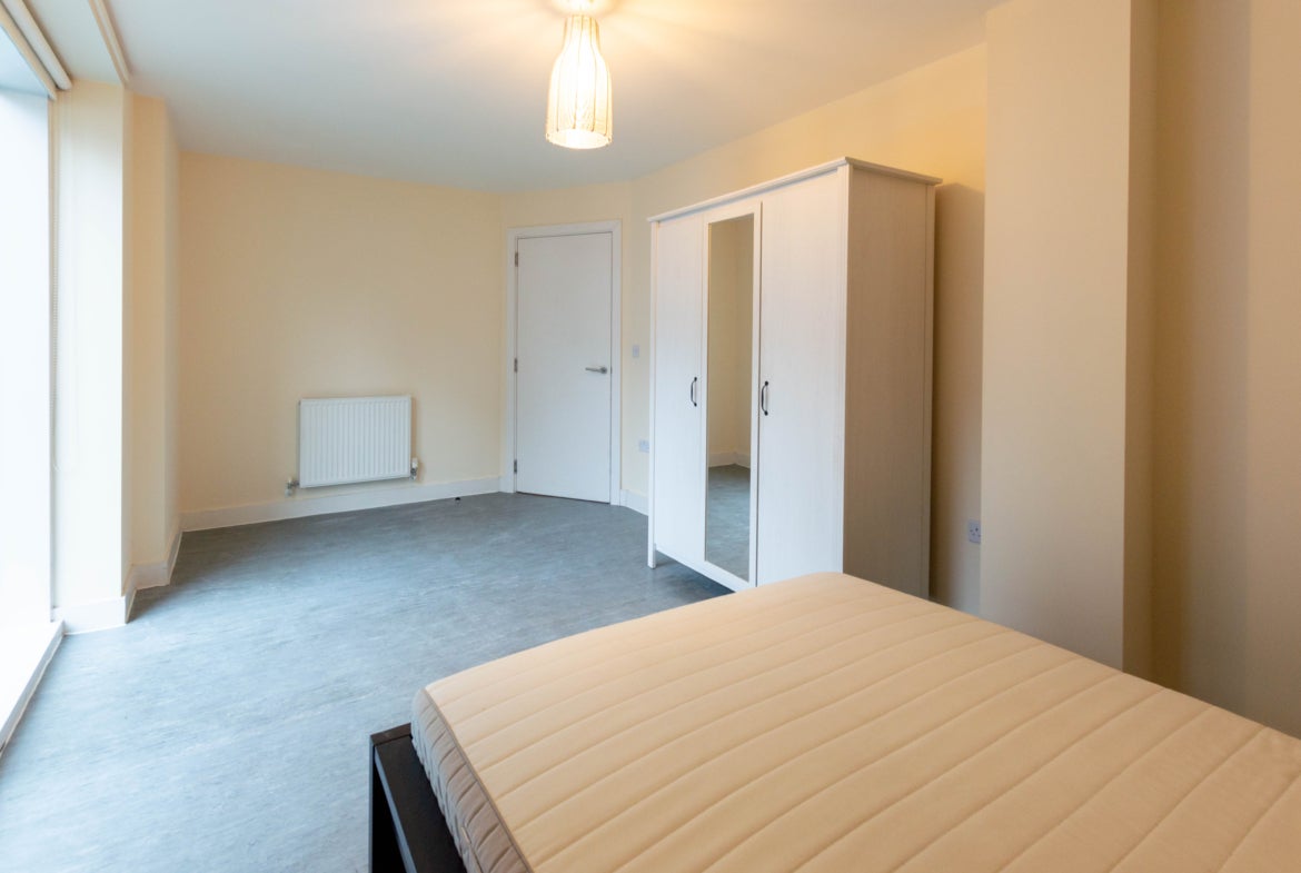 Flat Leonard Circus in Greater London