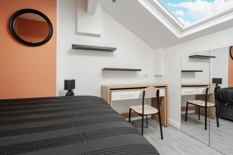 Room Platt Lane in Manchester
