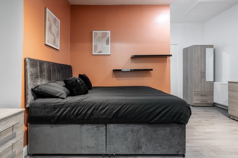 Room Platt Lane in Manchester