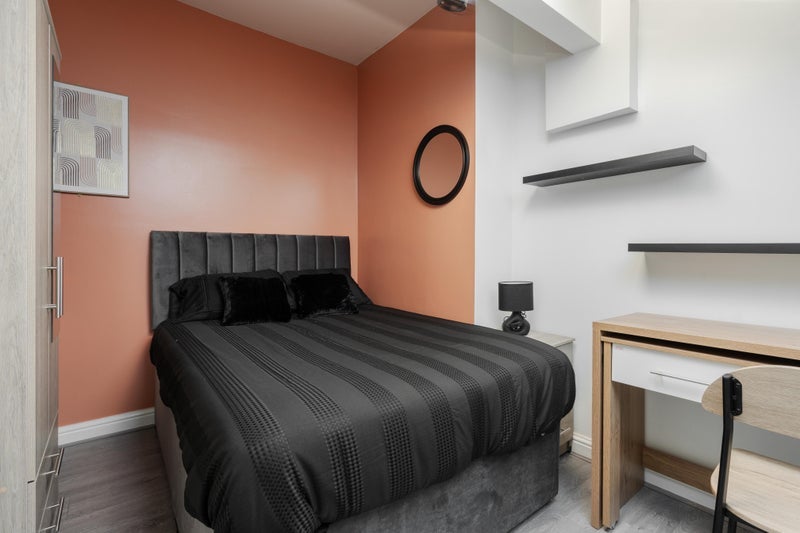 Room Platt Lane in Manchester