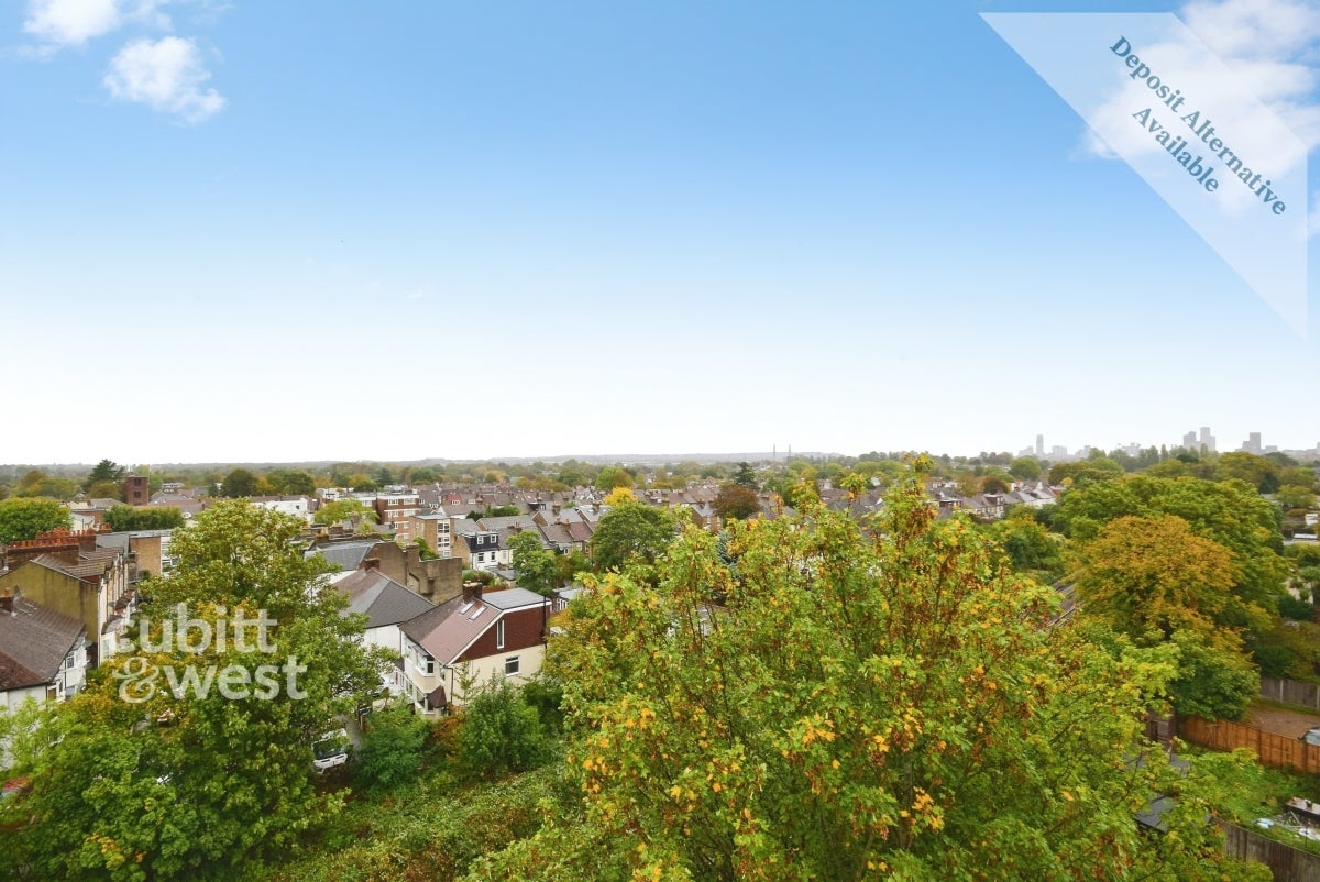 Flat Wheatcroft Court in Greater London