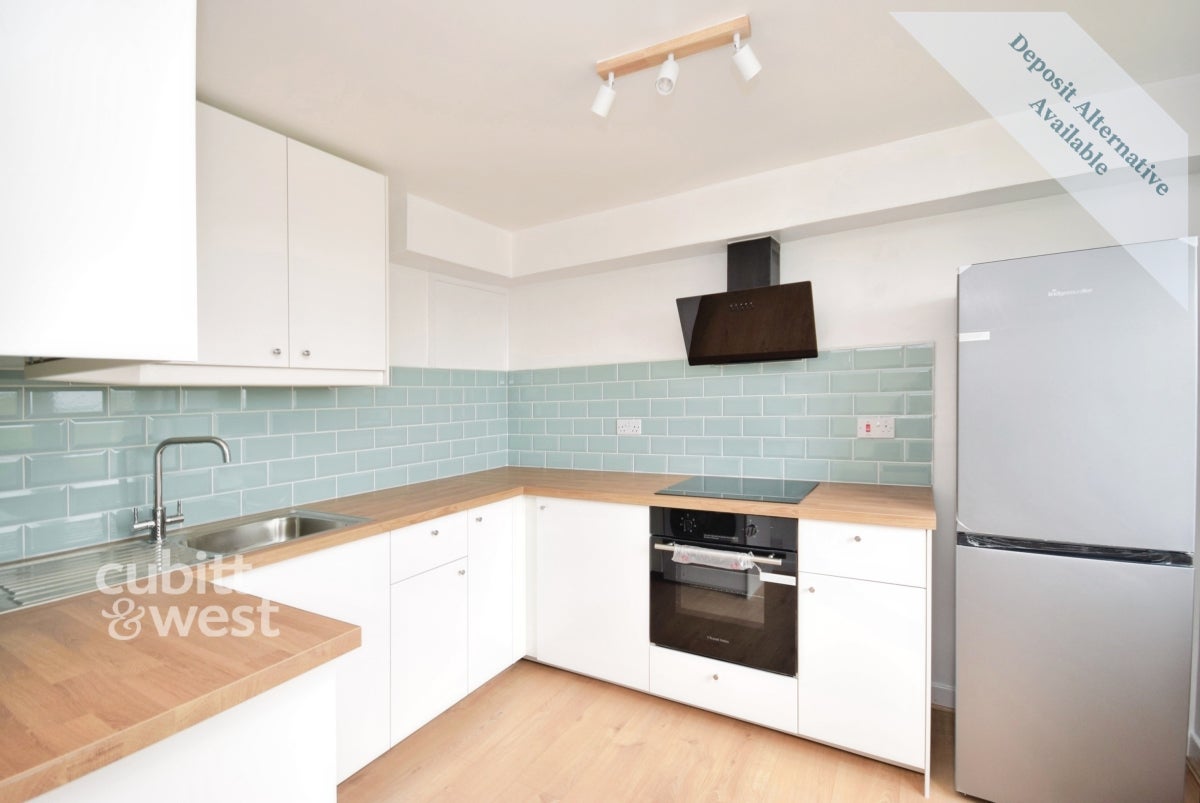Flat Wheatcroft Court in Greater London