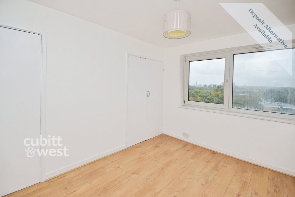 Flat Wheatcroft Court in Greater London