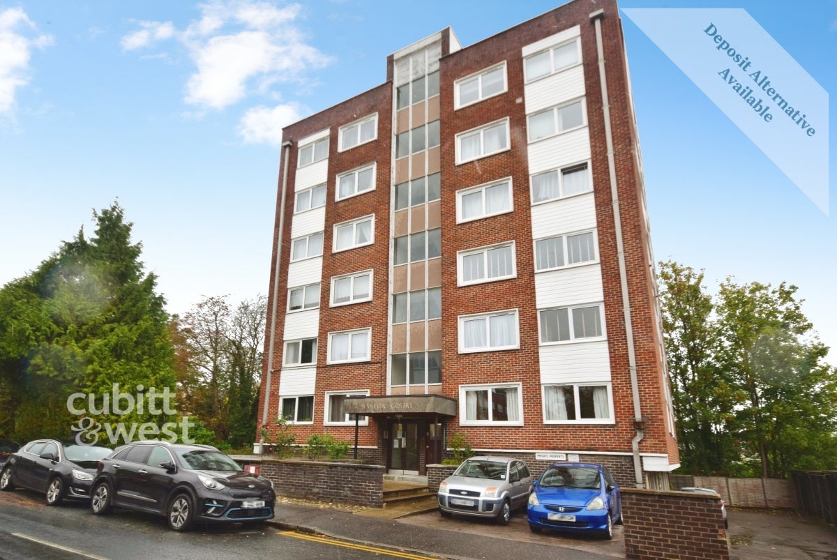 Flat Wheatcroft Court in Greater London