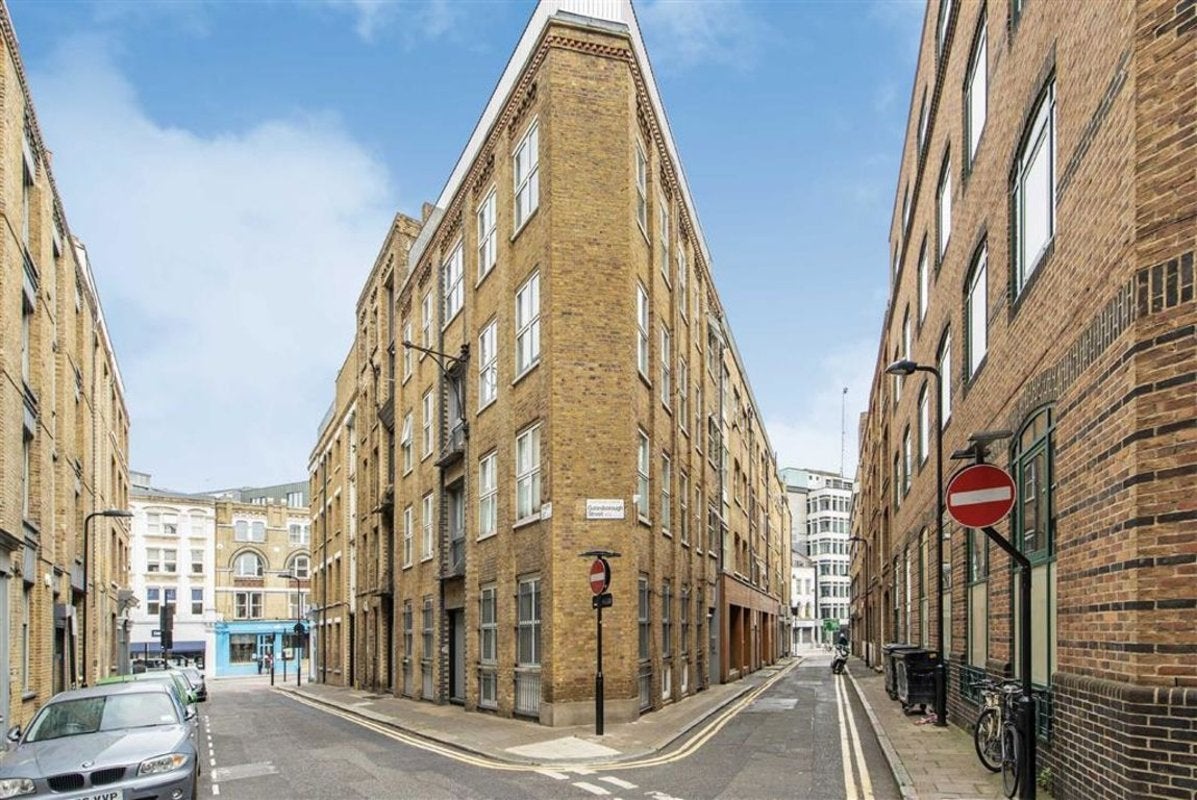 Flat Gatesborough Street in Greater London