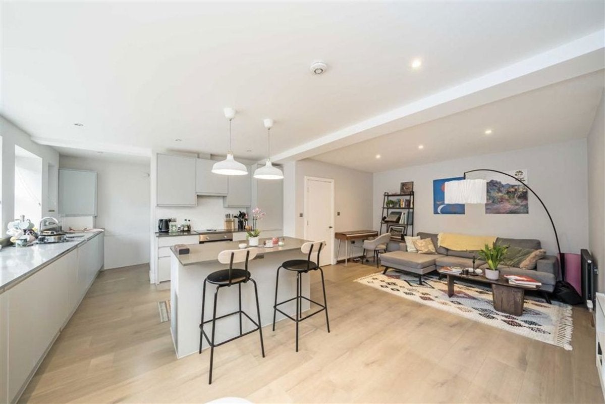 Flat Gatesborough Street in Greater London