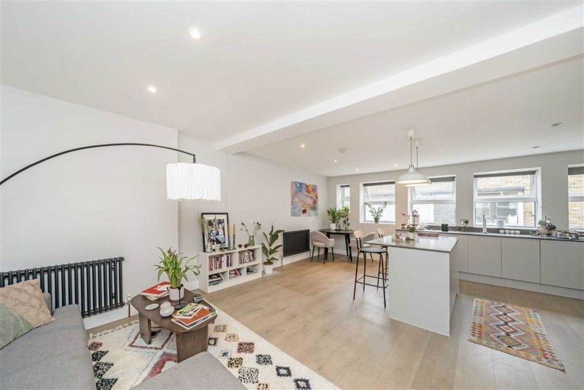 Flat Gatesborough Street in Greater London