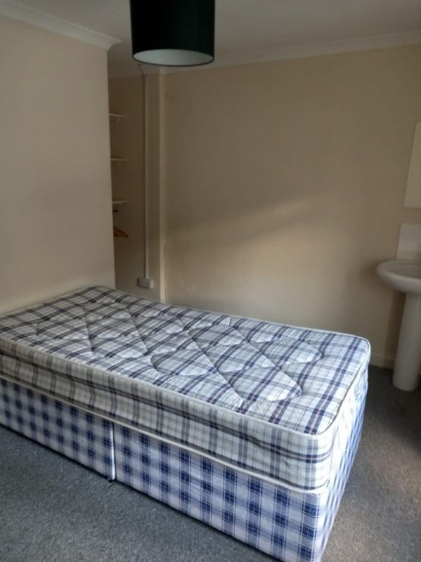 Room Wood Road in Pontypridd