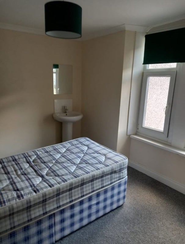 Room Wood Road in Pontypridd