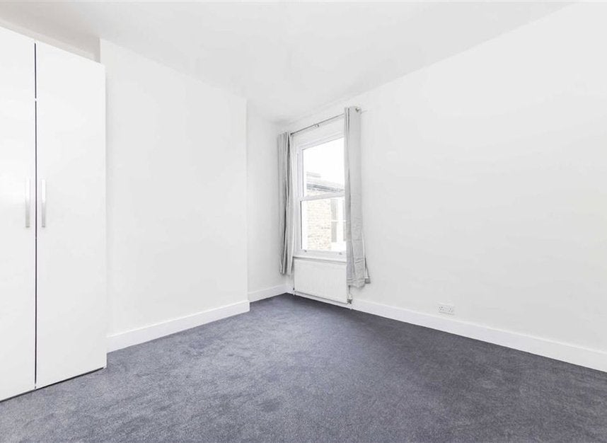 Flat Ashleigh Road in Greater London