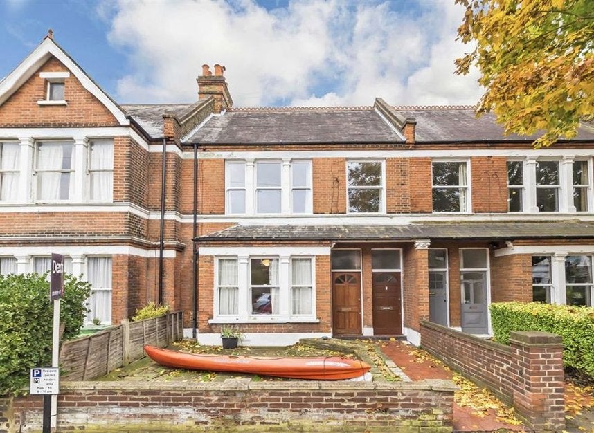 Flat Ashleigh Road in Greater London