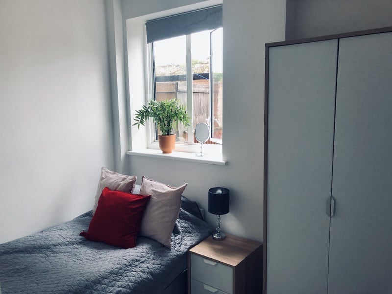 Room Rowditch Lane in Greater London