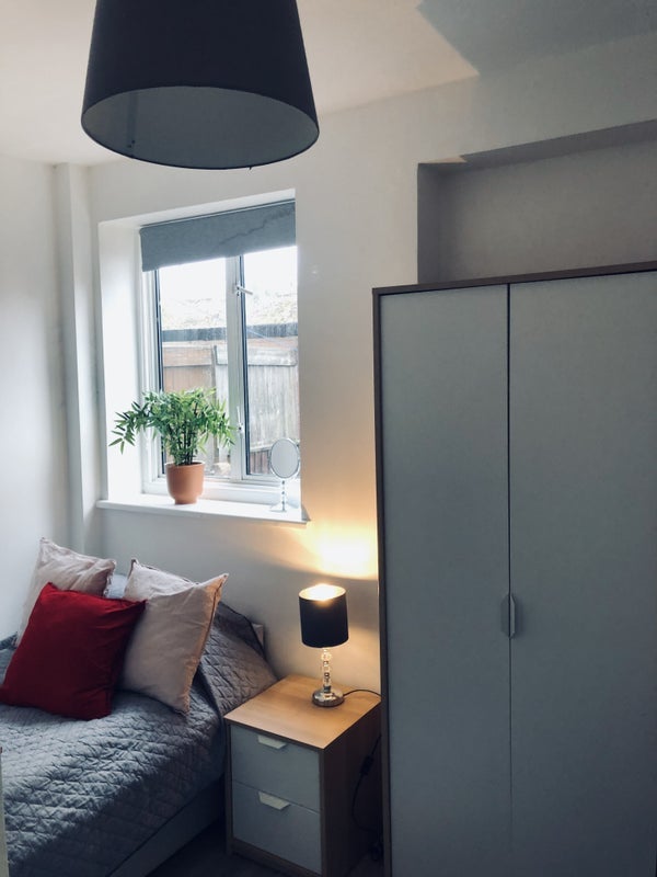 Room Rowditch Lane in Greater London