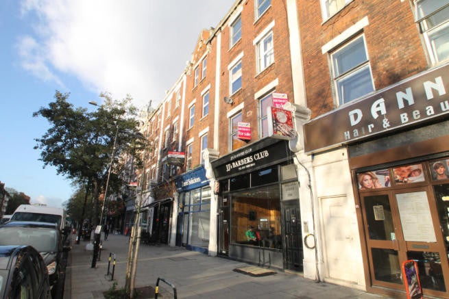 Flat Holloway Road in Greater London