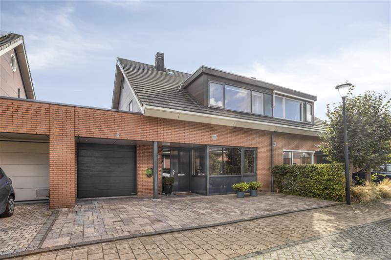 Tussenwoning te koop: Bordewijkstraat 37, Alkmaar