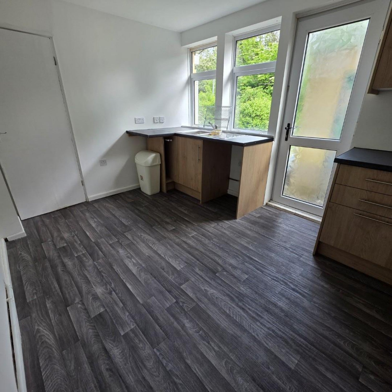 Flat Waunscil Avenue in Bridgend
