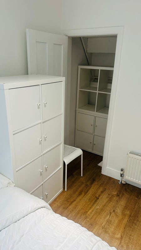 Room Lower Road in Greater London