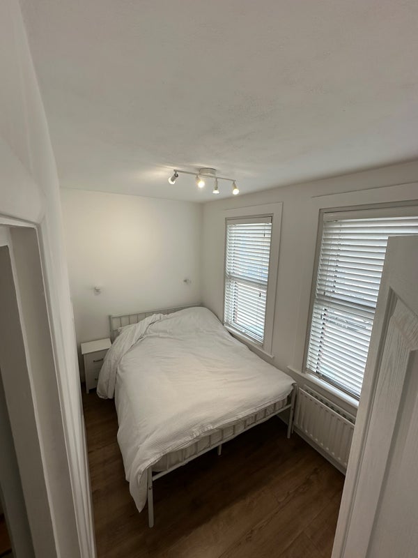 Room Lower Road in Greater London