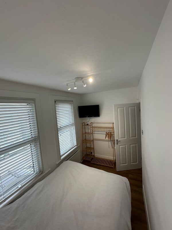 Room Lower Road in Greater London