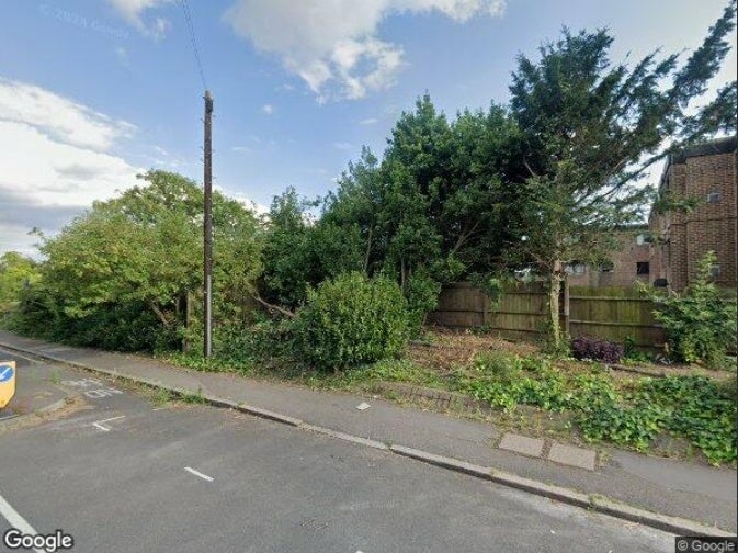 Flat Bath Road in Greater London
