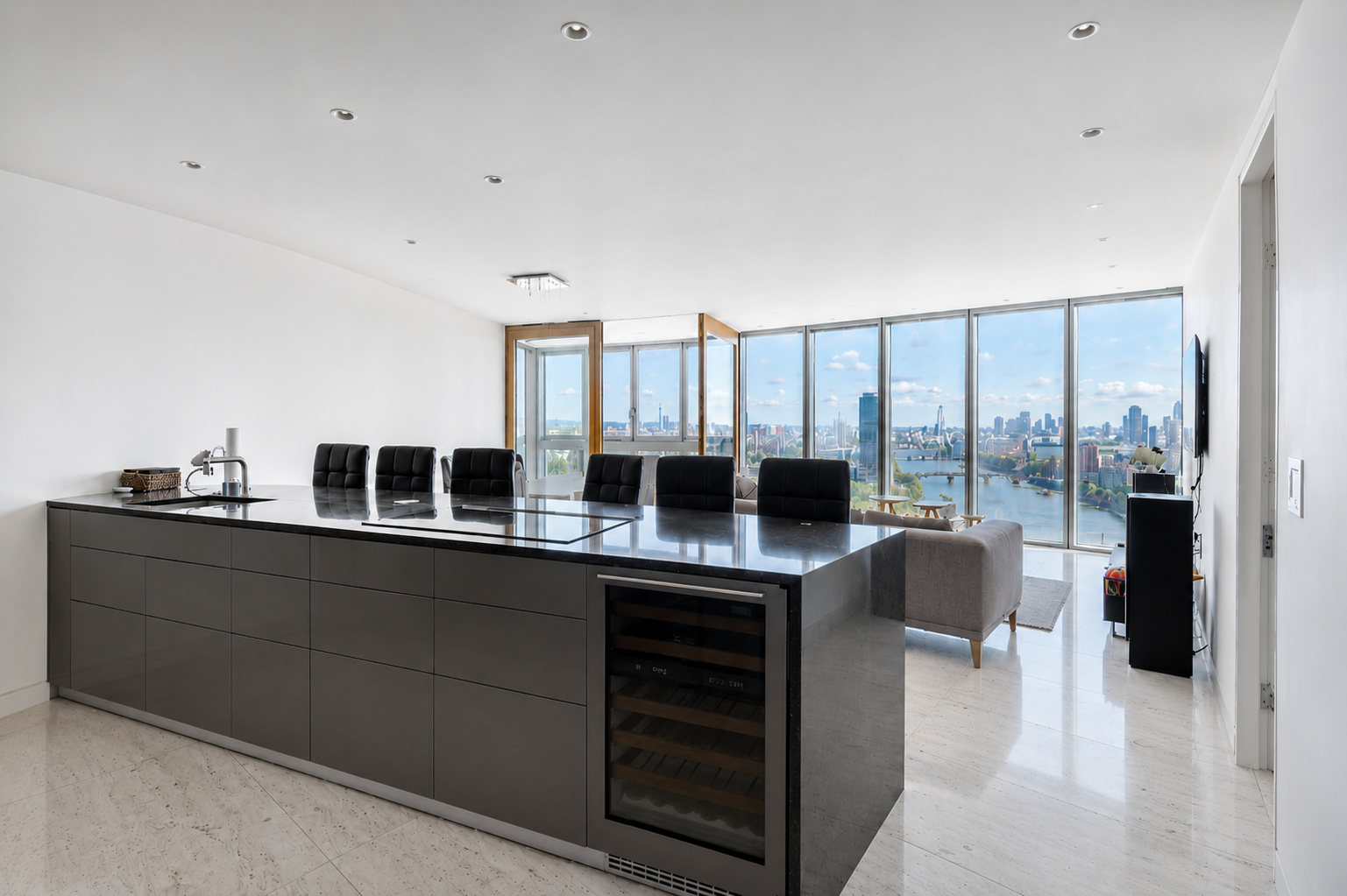 Flat St george wharf in London