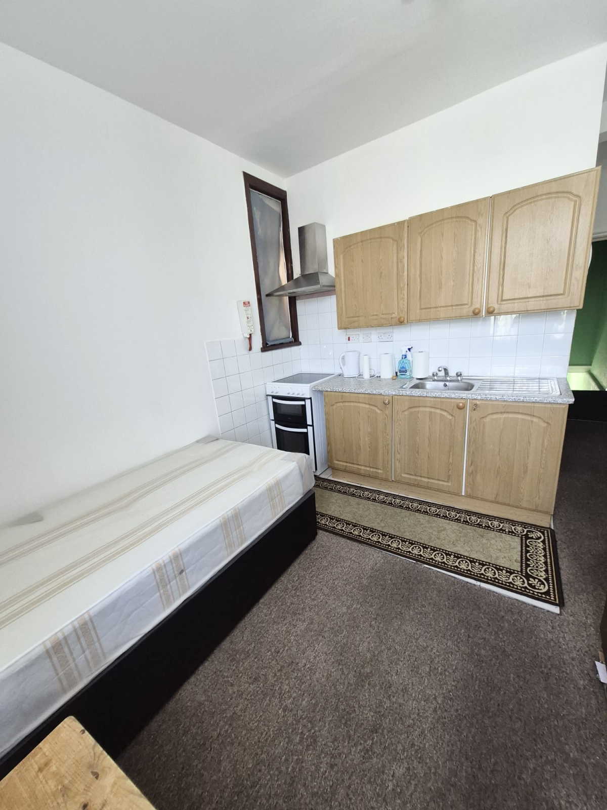 Flat Kelvin Avenue in Greater London