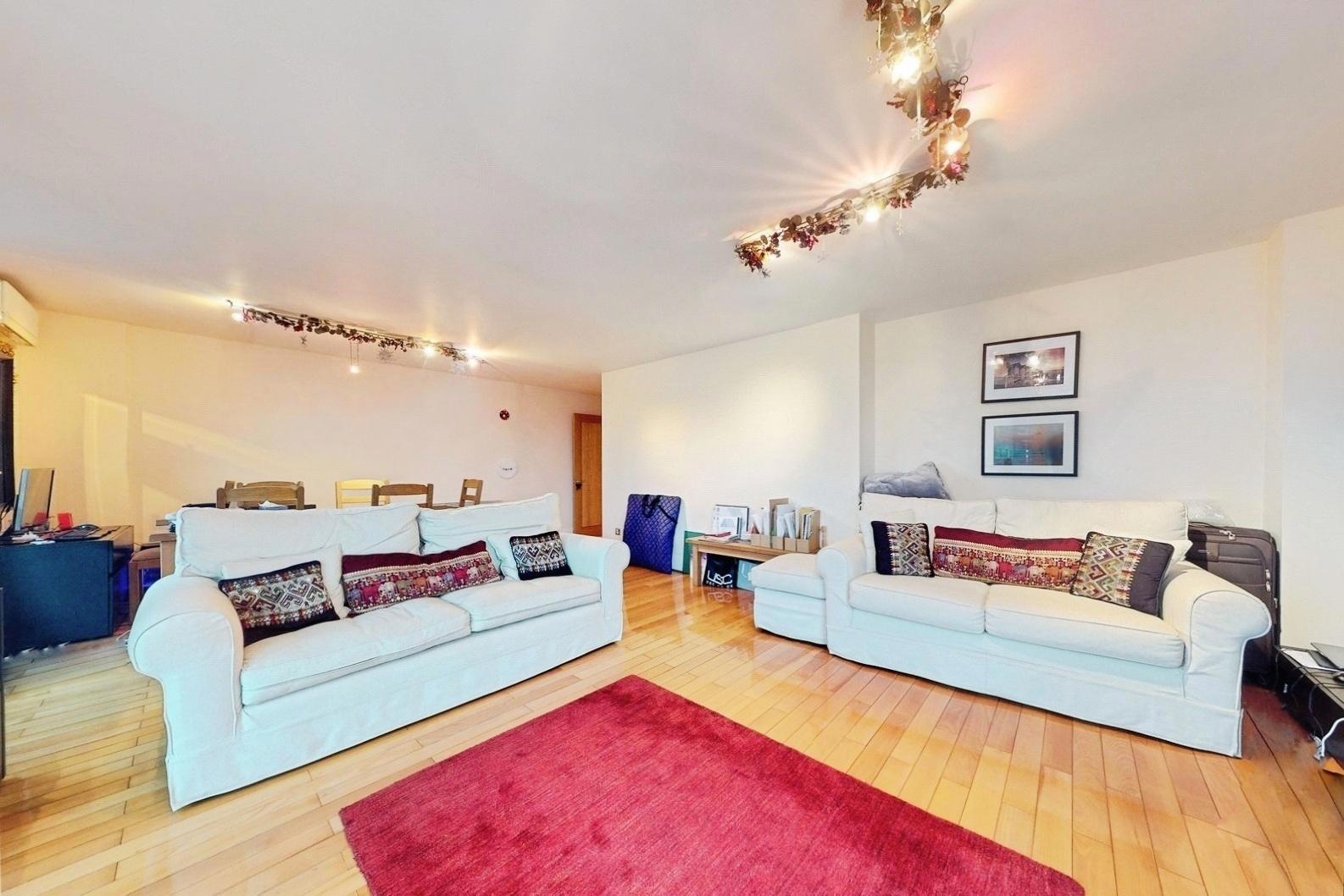 Flat Bridgefoot in Greater London