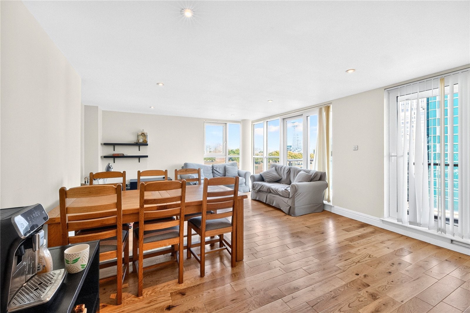 Flat Bridgefoot in Greater London