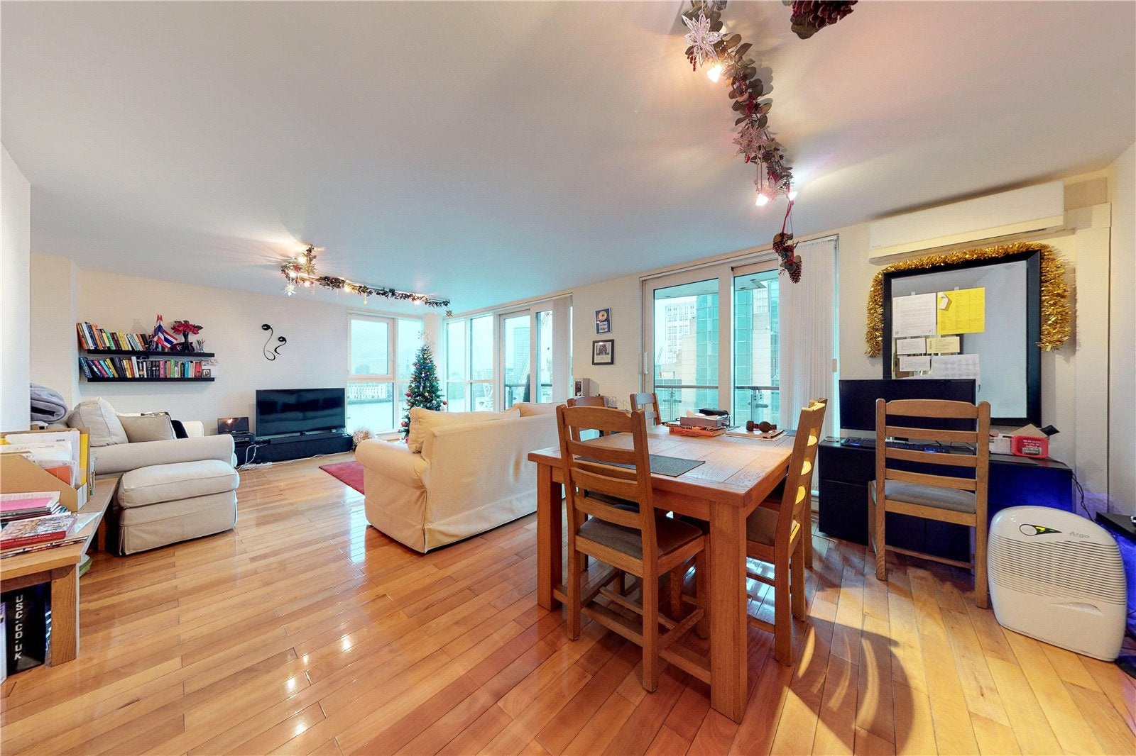 Flat Bridgefoot in Greater London