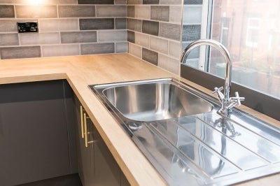 Room Burchett Place in Leeds