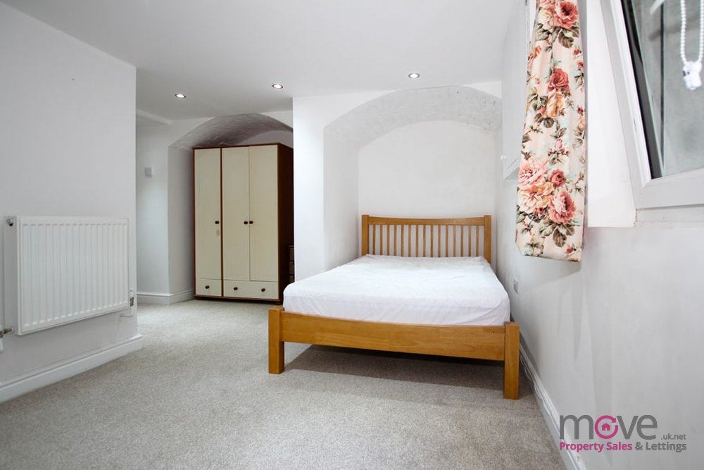 Room Saint Pauls Street North in Cheltenham
