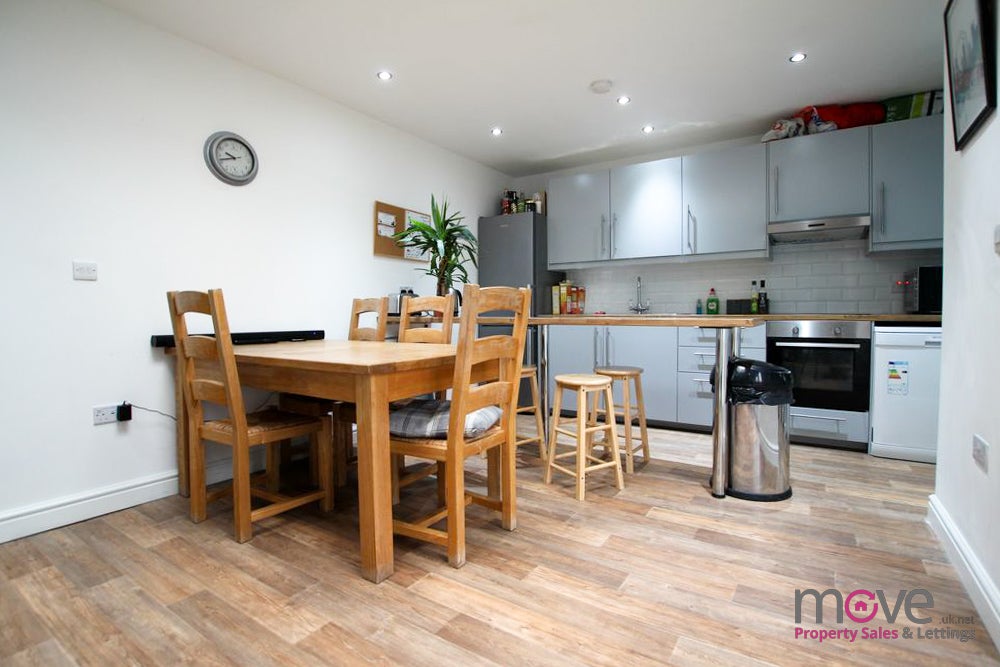 Room Saint Pauls Street North in Cheltenham