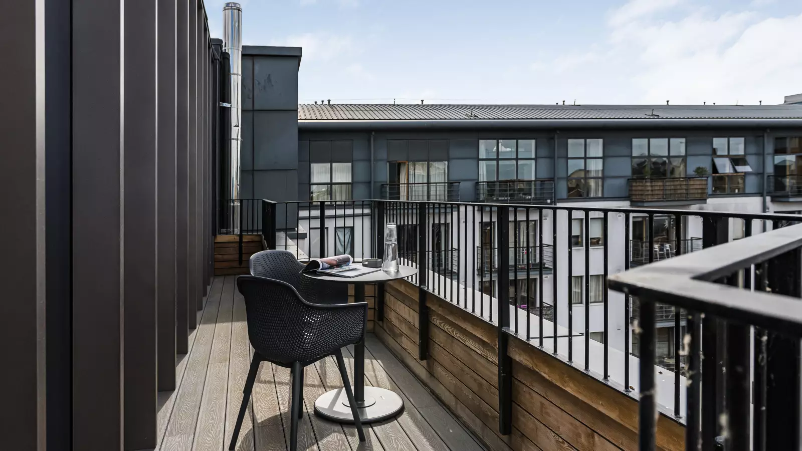 Flat Bath Road in Greater London