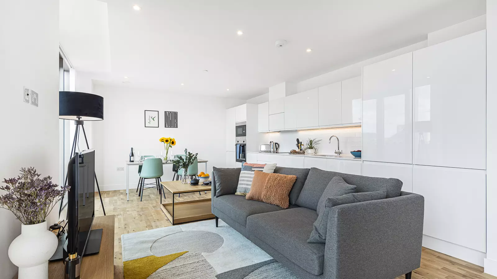 Flat Bath Road in Greater London